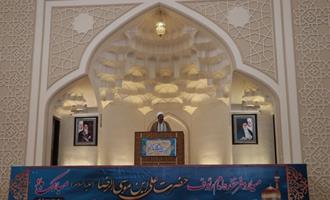 حضور زائران و عوامل کاروانهای حج تمتع 97 در نمازجمعه