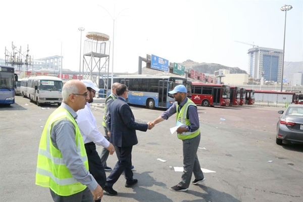 بازدید رئیس سازمان حج و زیارت از ایستگاه های حمل و نقل درون شهری