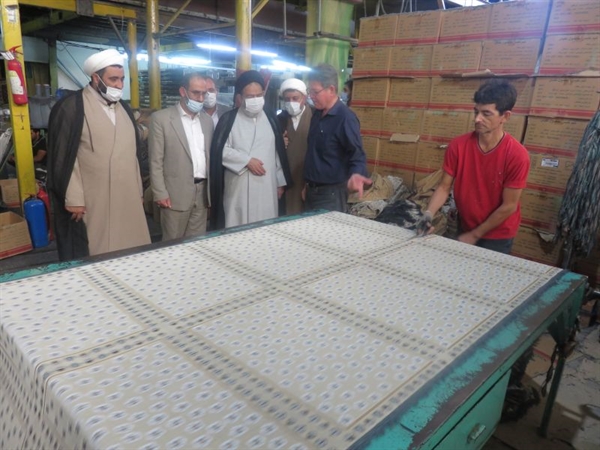 بازدید نماینده ولی فقیه در امور حج و زیارت از کارخانه (سجاده بافی)صحرا بافت خزر در استان گلستان 